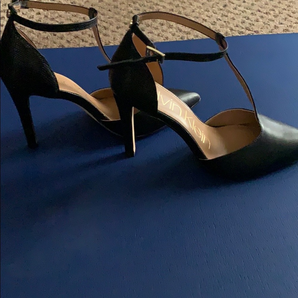 Shoes - Picture 5 of 7
